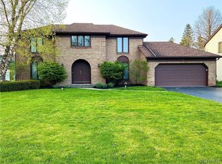 76 Valley Brook Ln, East Amherst, NY 14051