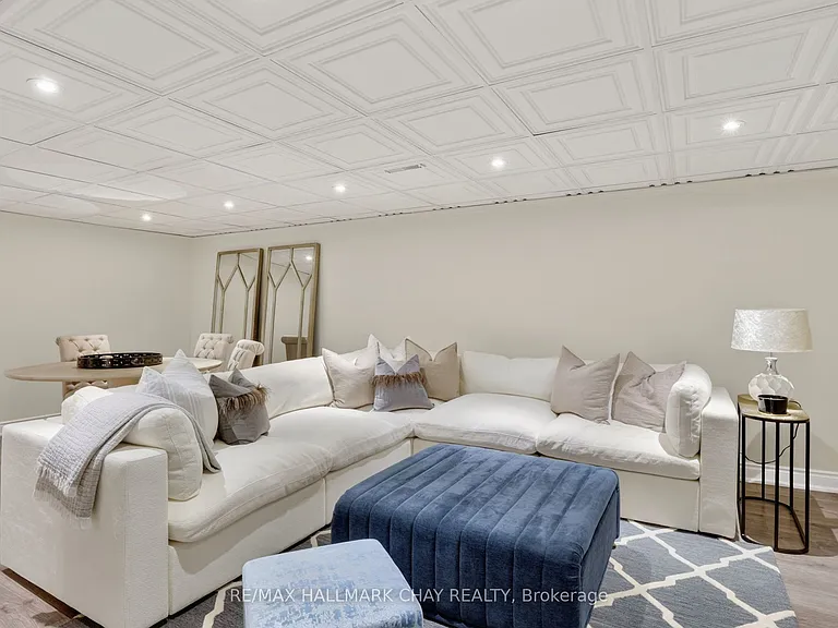 46 Essa Rd #LOWER — Photo 11