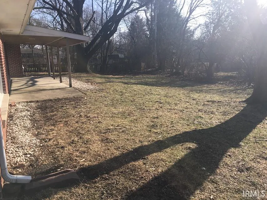 3 bed, 1.5 bath, 1320 sqft, $2,250 — Photo 3