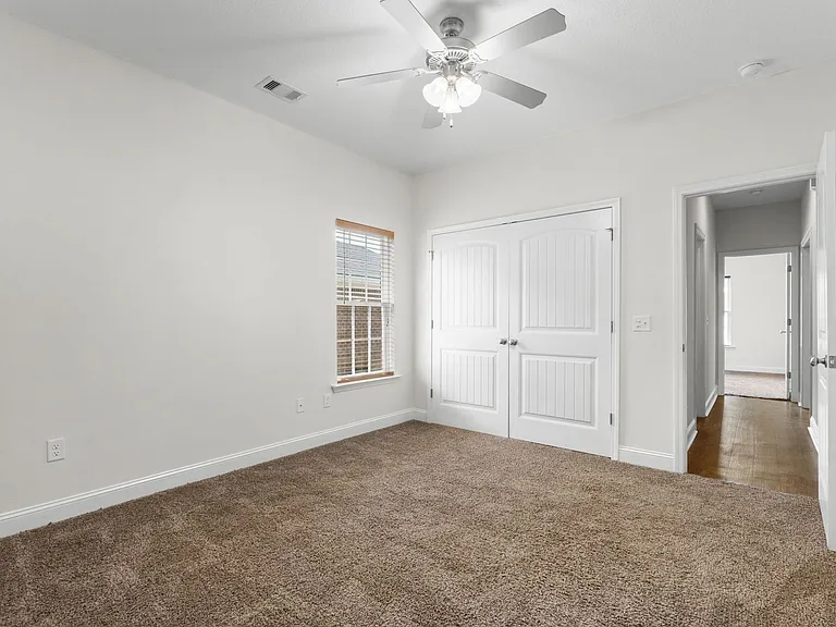 102 Ledbury Cv — Photo 20