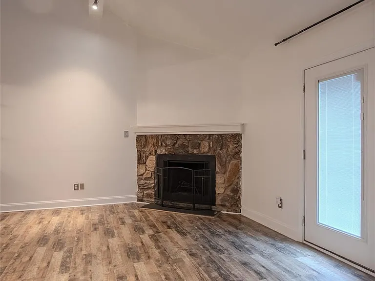 100 Willow Run Dr #2 — Photo 28