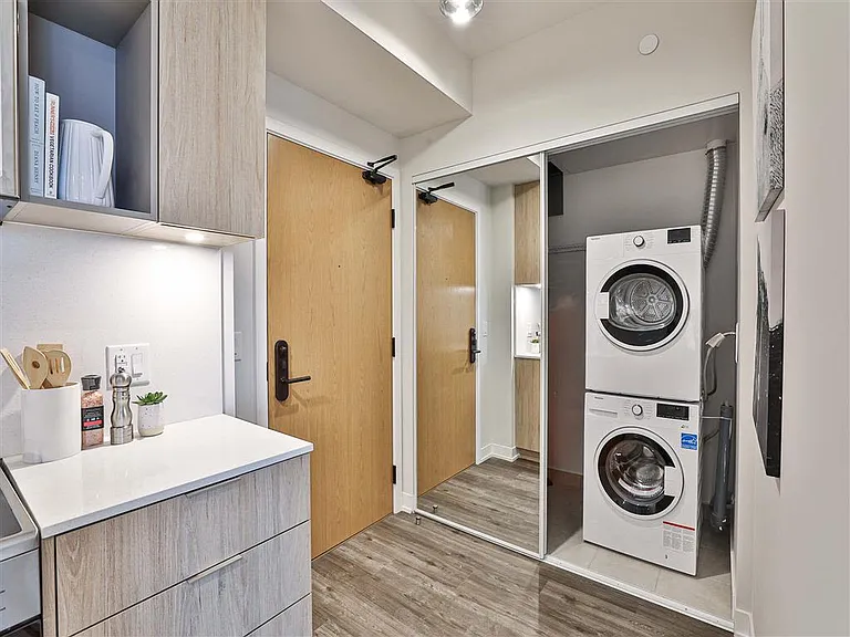 25 Nicholas Ave — Photo 36