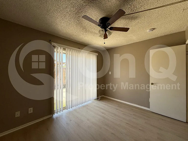 2201 W Belmont Ave #7 — Photo 7