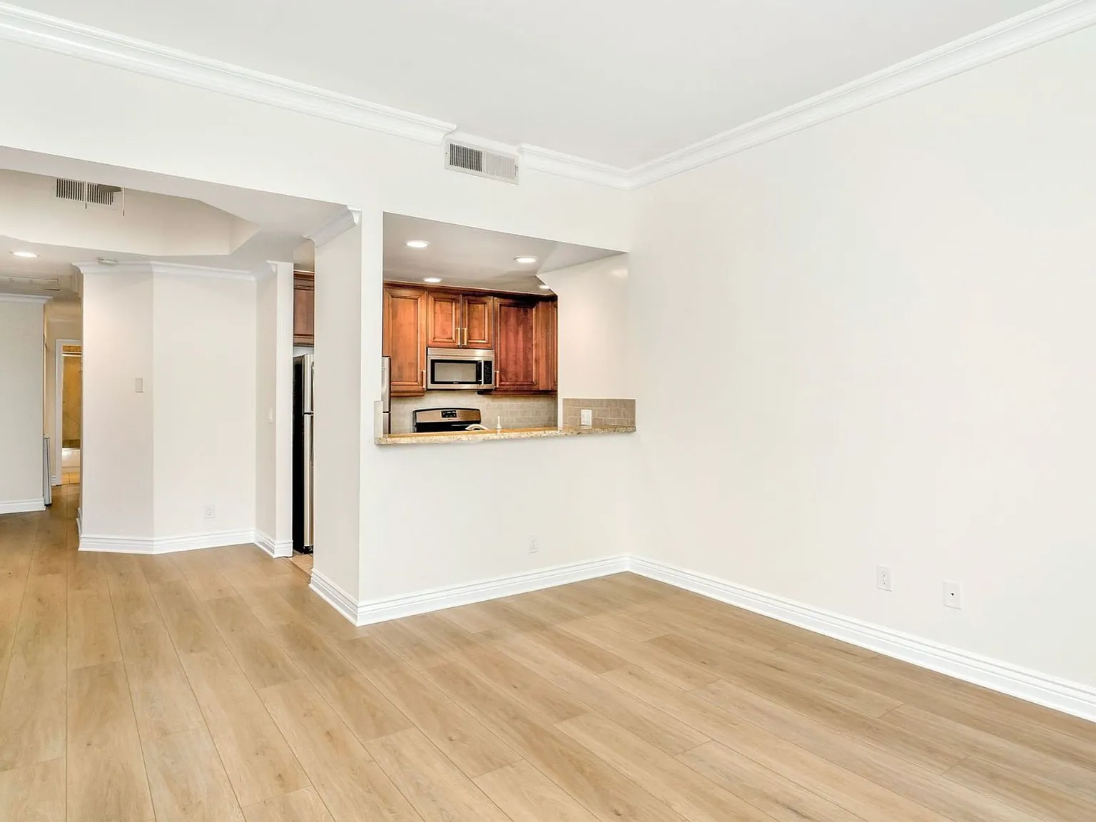 2 bed, 1000 sqft, $3,495 — Photo 4