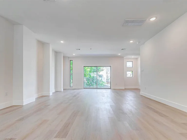 5638 Dolores St — Photo 13