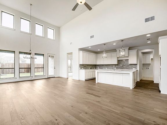 11548 Wulstone - Living Area