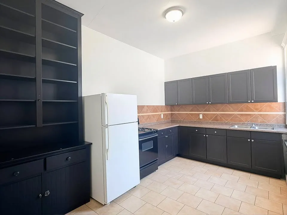 2 bed, $1,550 — Photo 2