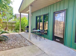 5900 39th St, Groves, TX 77619