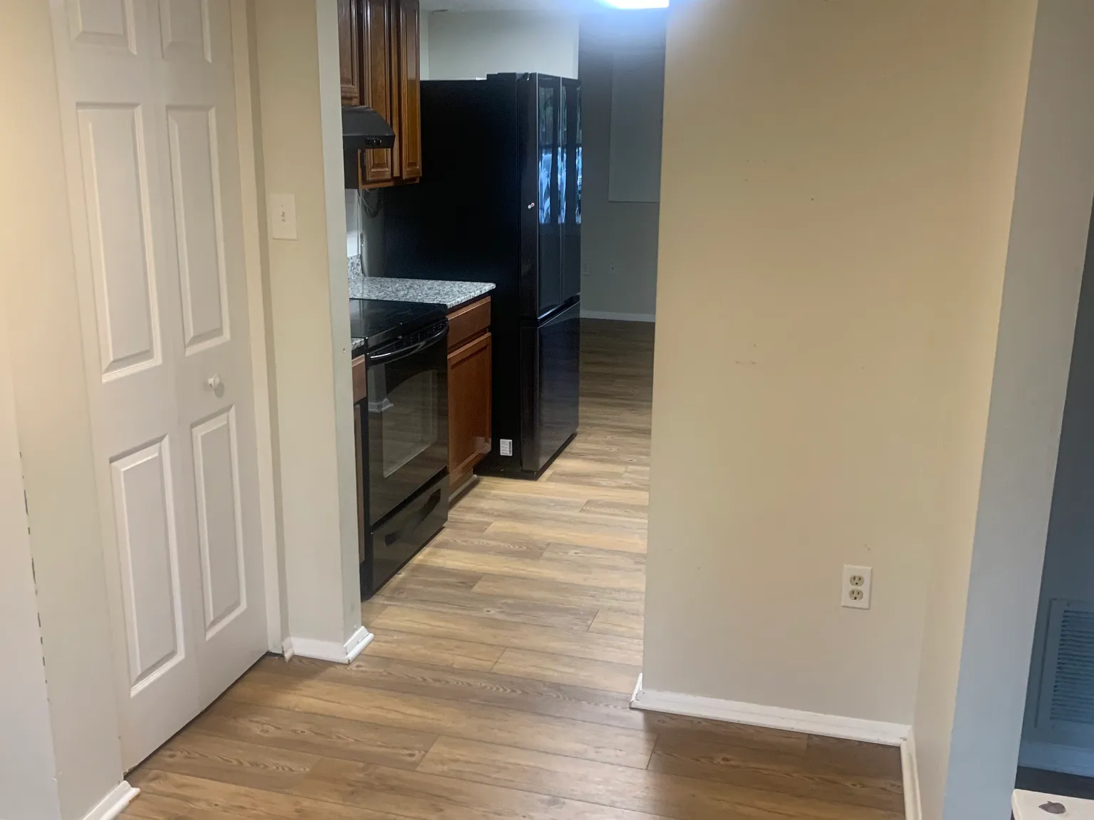 3 bed, 1280 sqft, $2,250 — Photo 2