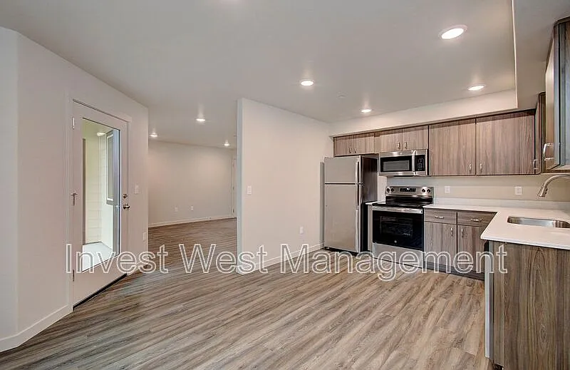 2 bed, 1.0 bath, 886 sqft, $1,795 — Photo 3