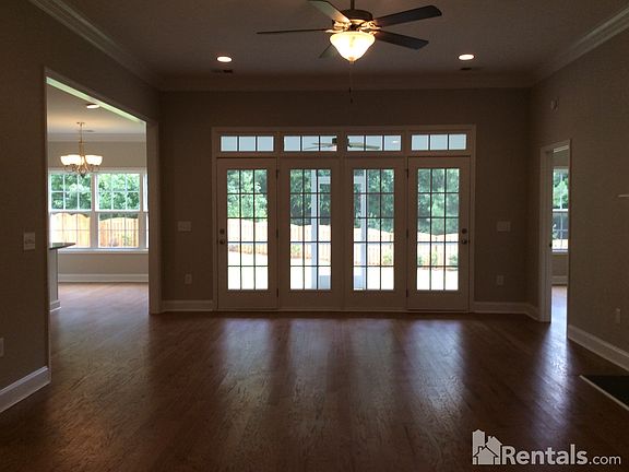 3rd image of 104 Moss Wood Cir
