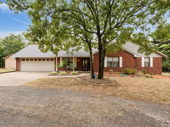 302 Caldwell Dr, Poteau, OK 74953