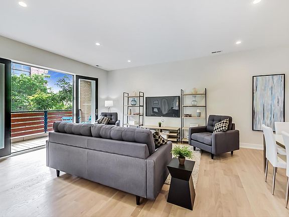 3rd image of 4024 N Lincoln Ave #4B