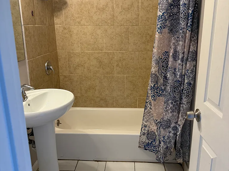 1542 Norway Ln — Photo 7