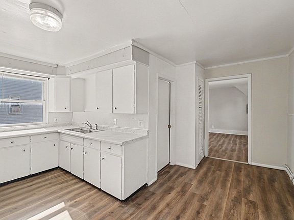 3rd image of 856 Lafayette Ave NE