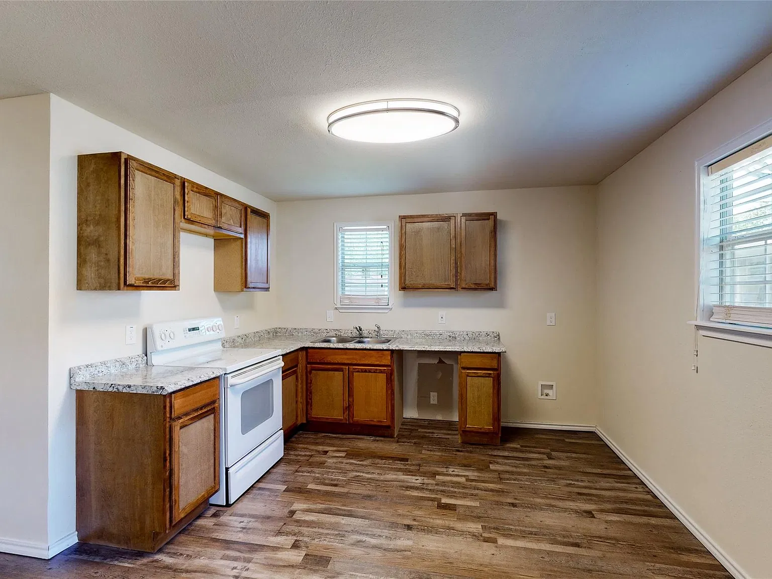 2 bed, 680 sqft, $1,200 — Photo 3
