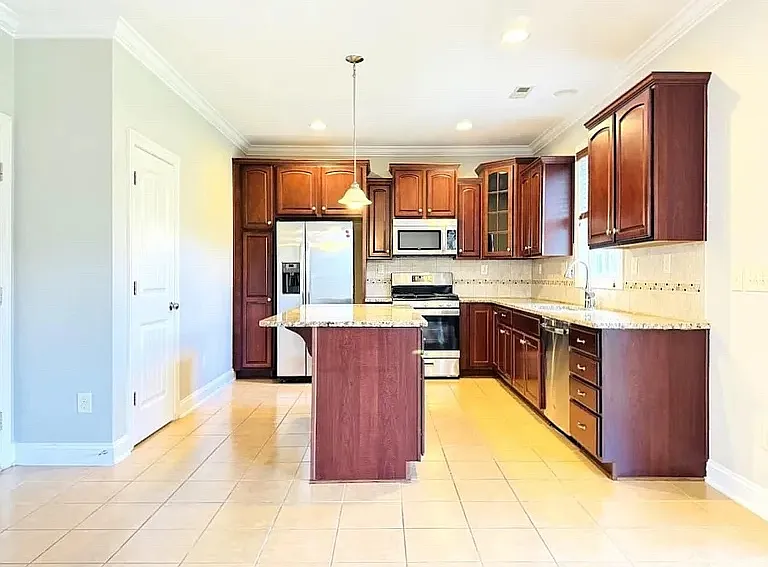 4 bed, 2292 sqft, $2,795 — Photo 4