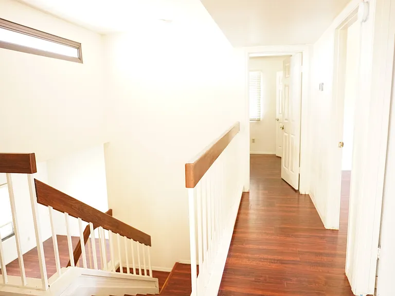 426 E Susan Ln — Photo 36