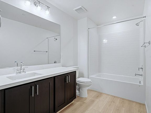 18-8667 Luxuriant Ave_10282025