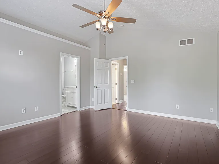 4392 Greensbury Dr — Photo 39