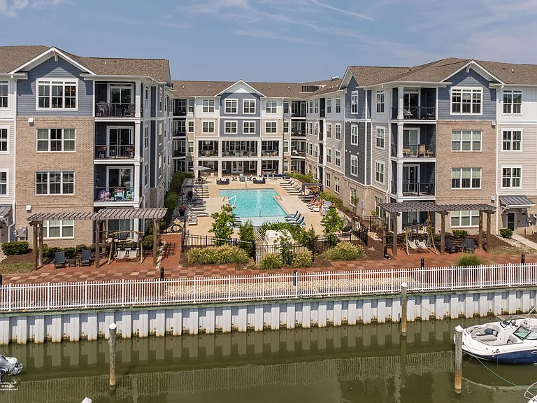 The Pearl at Marina Shores — Photo 37