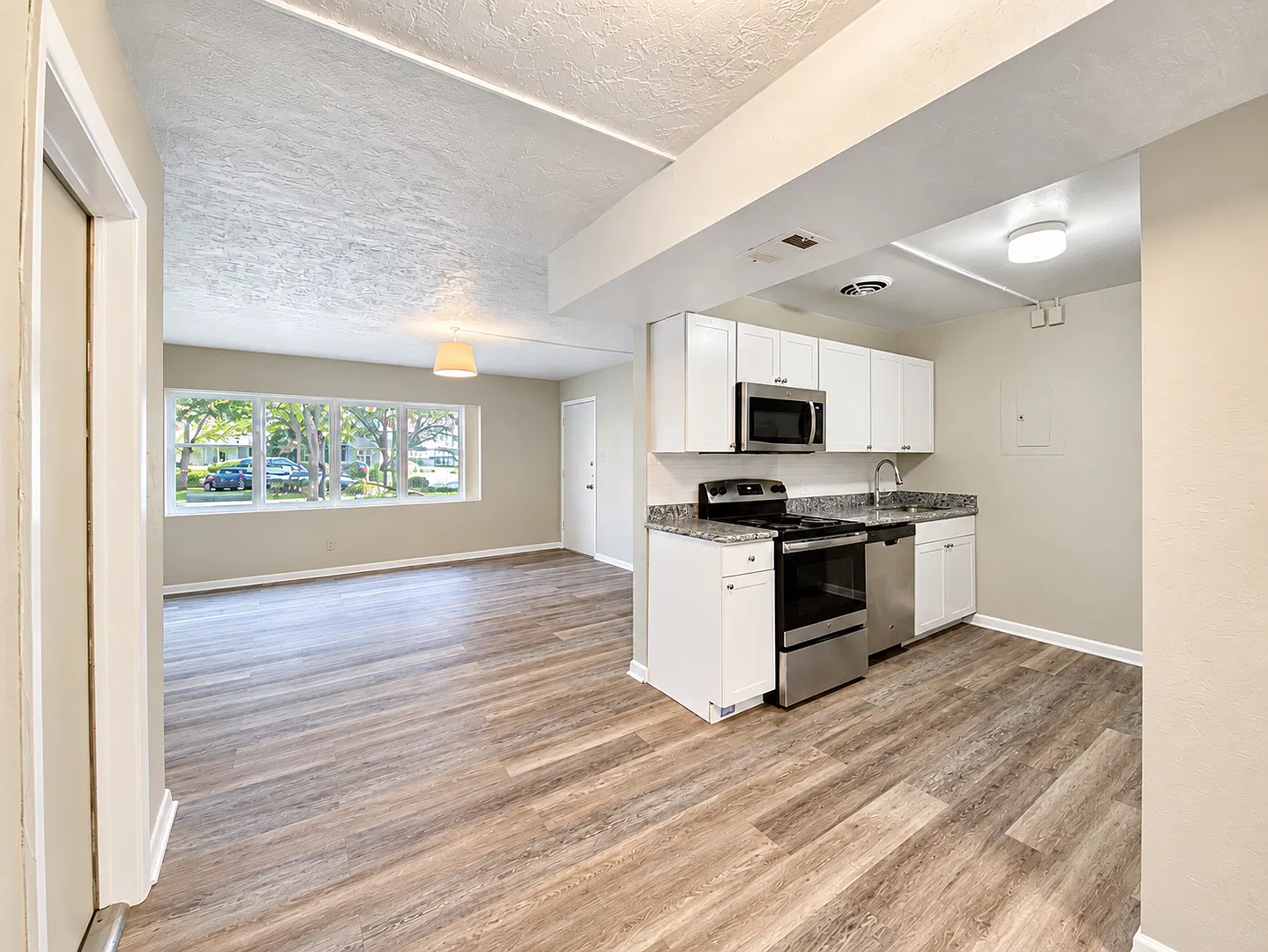 1029 SW 1st Ave — Photo 2