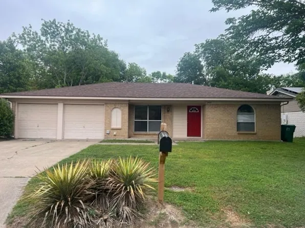 3401 Hummingbird Ln, Denton, TX 76209