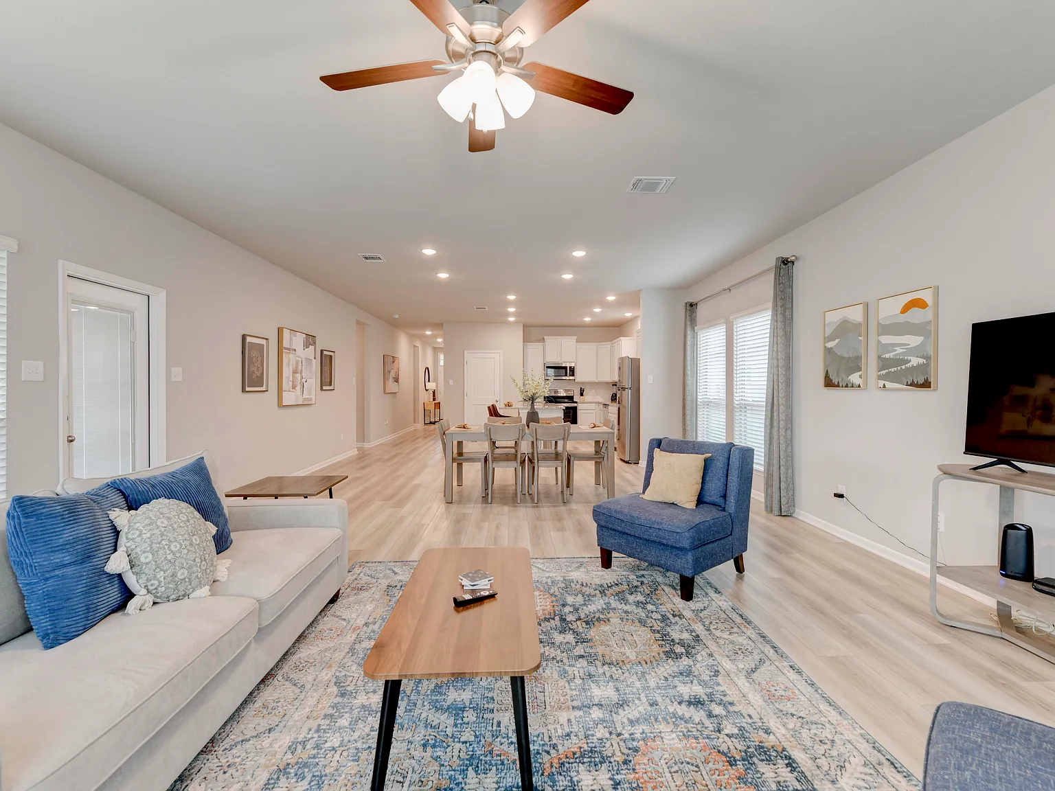 4 bed, 1996 sqft, $4,000 — Photo 3