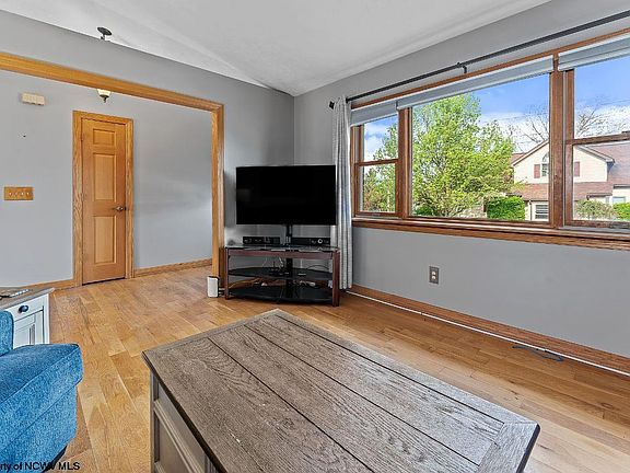 3rd image of 407 Corona Dr