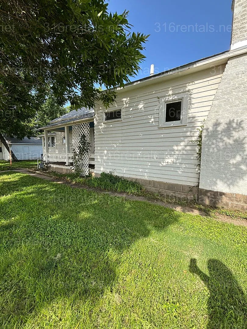 Two bed one bath house available now! — Photo 4