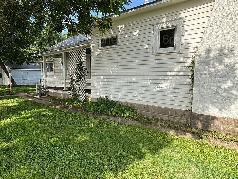 201 W Olive Ave — Photo 4