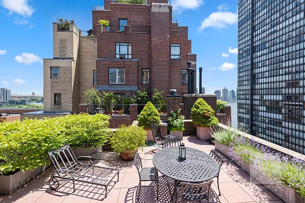 Sold by Keller Williams NYC | media 6