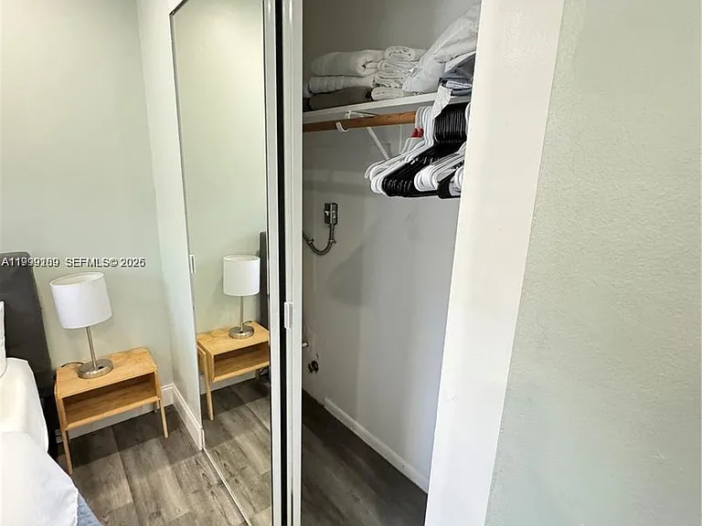 236 SE 9th Ave #1 — Photo 9