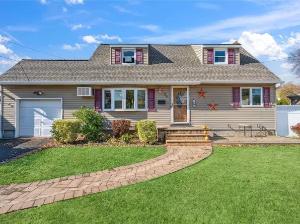 24 Willow Drive, Massapequa Park, NY 11762