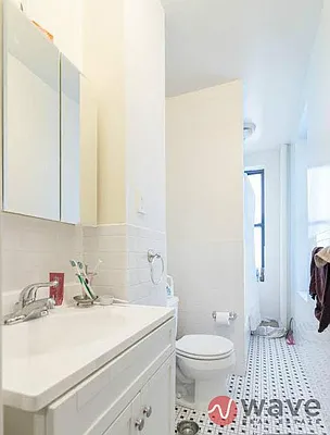 Rented by Wave Real Estate Group | media 33