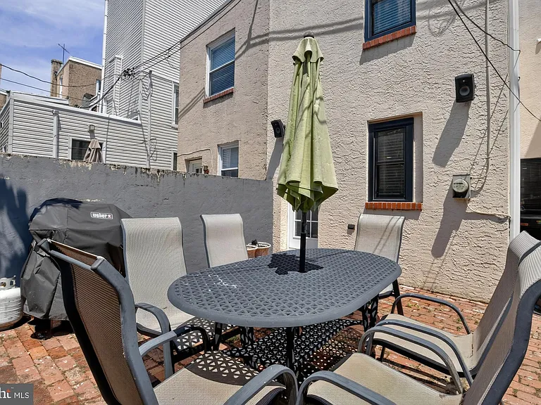 2316 Christian St — Photo 13
