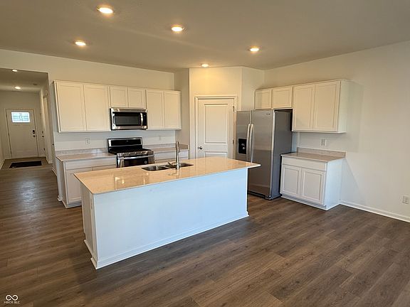 2nd image of 107 Marble Wood Dr