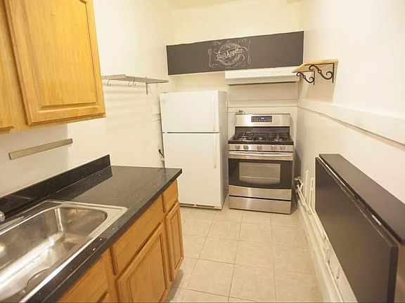 3rd image of 530 Larkin St APT 401