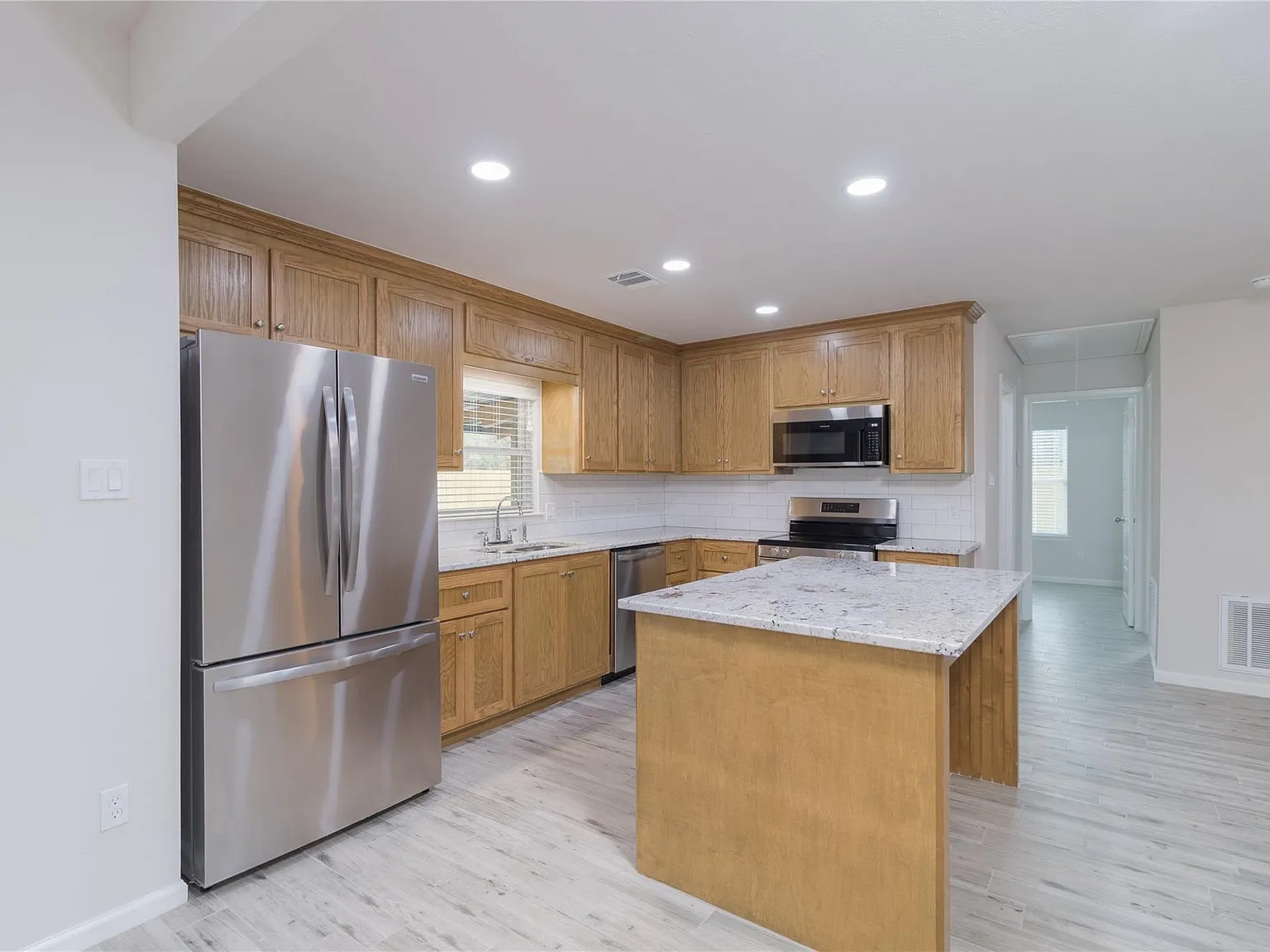 4 bed, 2.0 bath, 1781 sqft, $1,850 — Photo 3