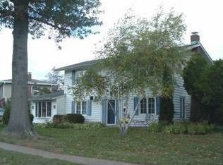 2 Tempo Rd, Levittown, PA 19056