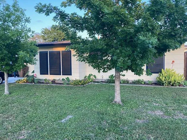 3 bed, 1.5 bath, 1124 sqft, $1,600 — Photo 3