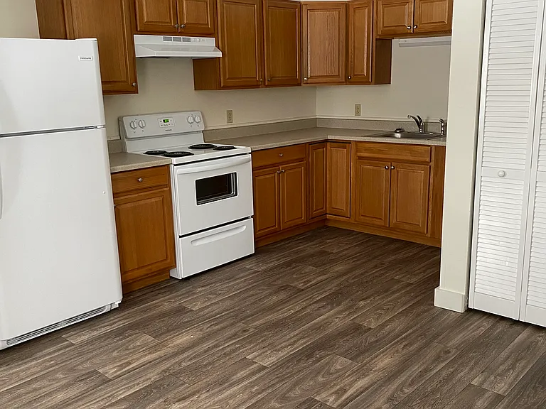 Lakeshore Apartments (Flagstaff) — Photo 7