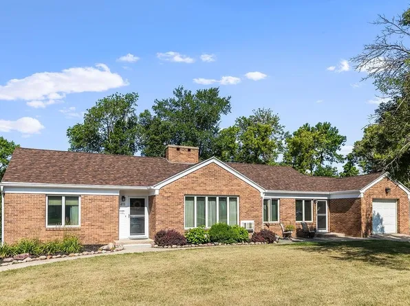415 N 6th St, Estherville, IA 51334