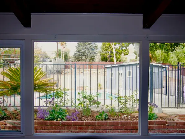 10516 Foothill Blvd, Sylmar, CA 91342