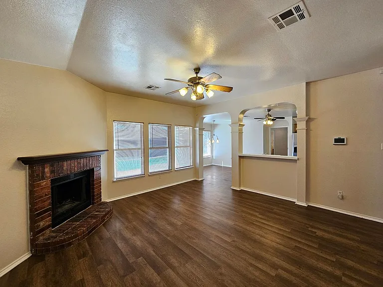 602 Delmar Dr — Photo 6