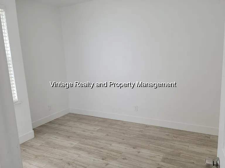 1052 Foxfire Dr — Photo 8
