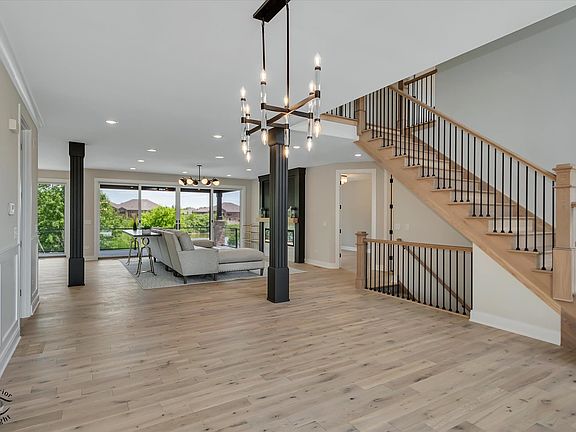4th image of 9011 Port Washington Dr