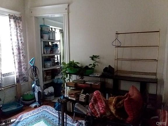 3rd image of 246 Rockland Ave
