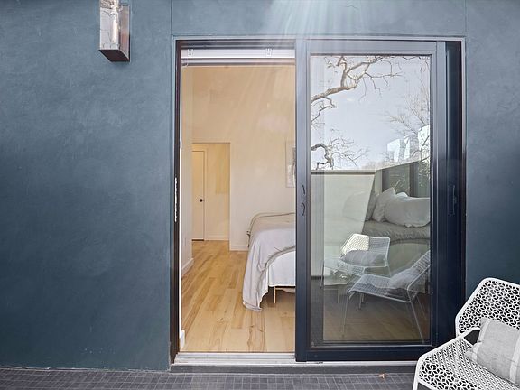 5th image of 1202 Greenwood Ave #1