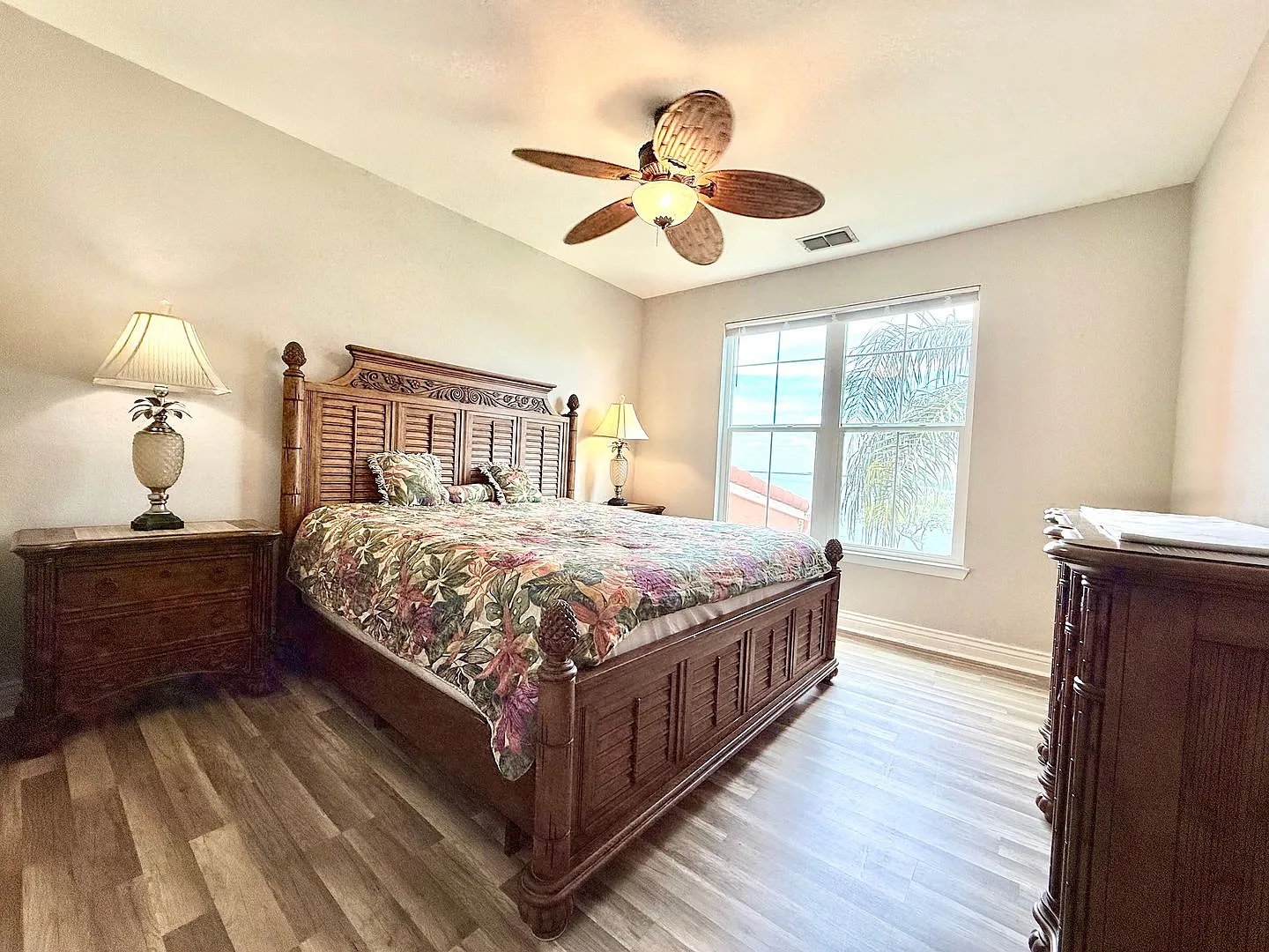 Furnished waterfront 2Bedrooms / 2Baths condo | Resort-style living in Grand Venezia! — Photo 4
